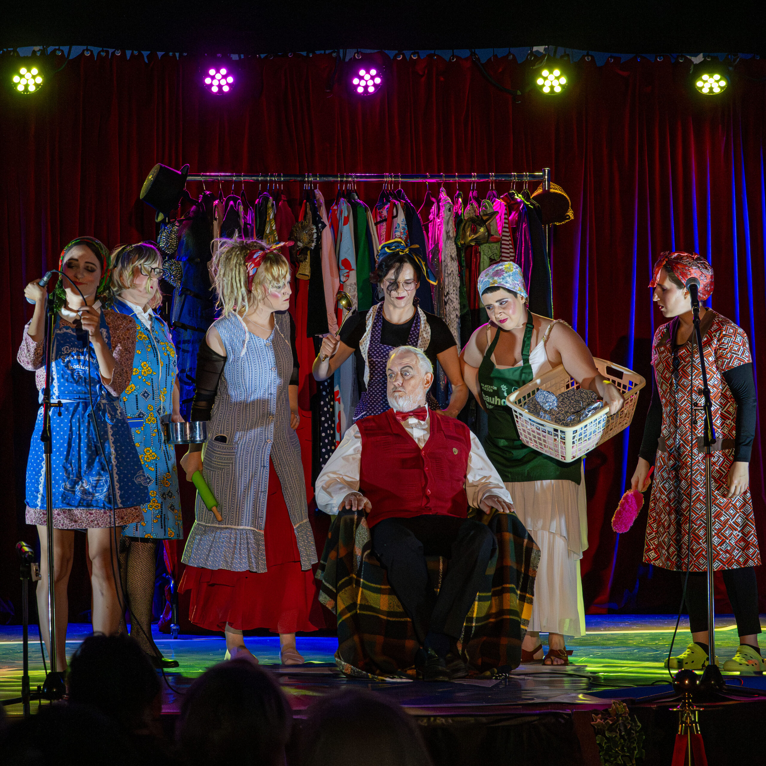 Theaterrevue im Zirkus – Bild 3