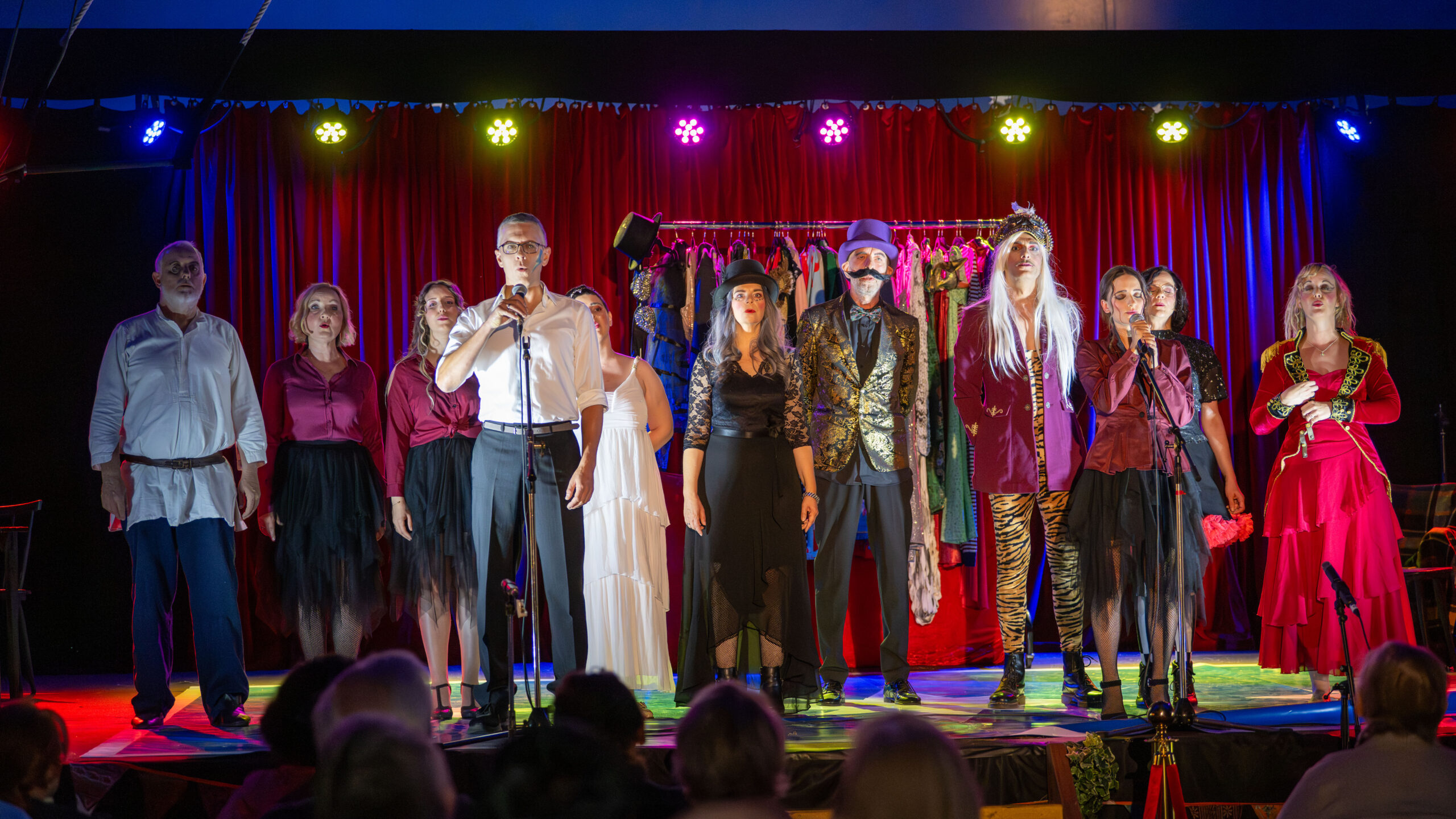 Theaterrevue im Zirkus – Bild 5
